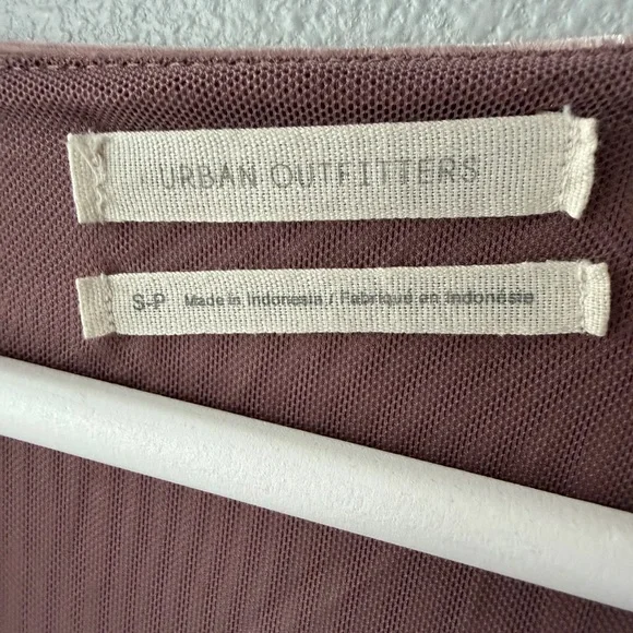 Urban Outfitters blush mauve Goldmine Velvet Surplice Romper Women’s sz S - Picture 3 of 10